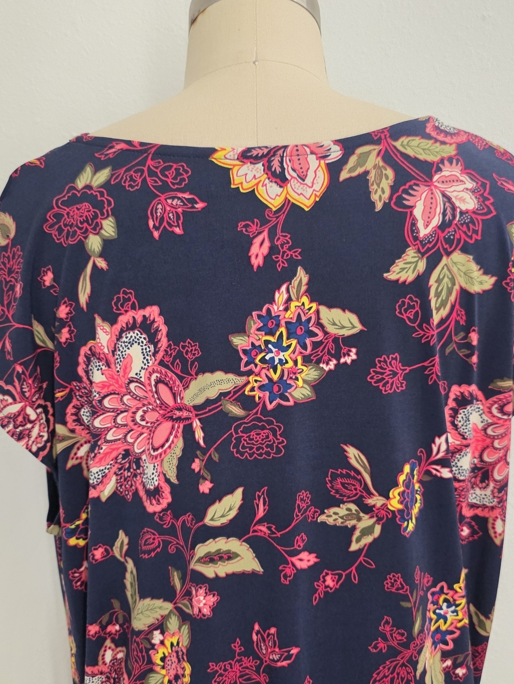 Lane Bryant NWT Navy Floral Cowl Neck Tunic Top Size 14/16 - Picture 5 of 7